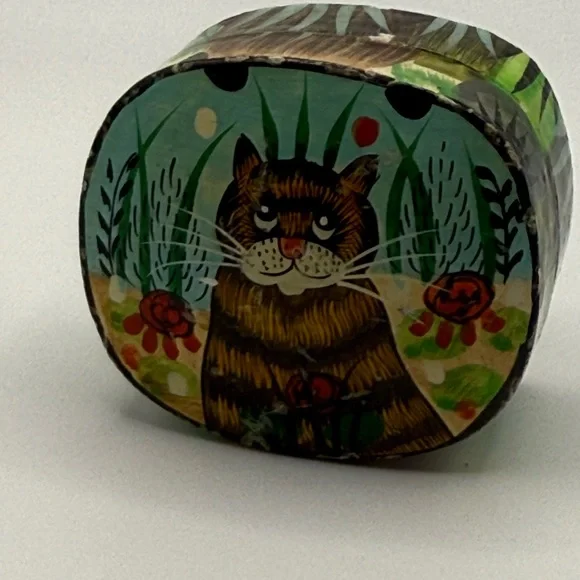 Hand-Painted Cat Decorative Trinket box. Jewelry box. Small. Very adorable. - Picture 8 of 8